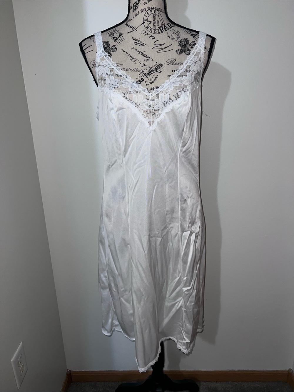 Vintage Maidenform Something Special White Lace Full Slip Dress Size 36 ILGWU